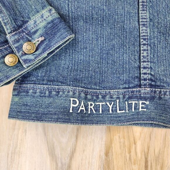🩵NWOT PartyLite Blue Denim Buttoned Jacket Medium - Picture 11 of 12